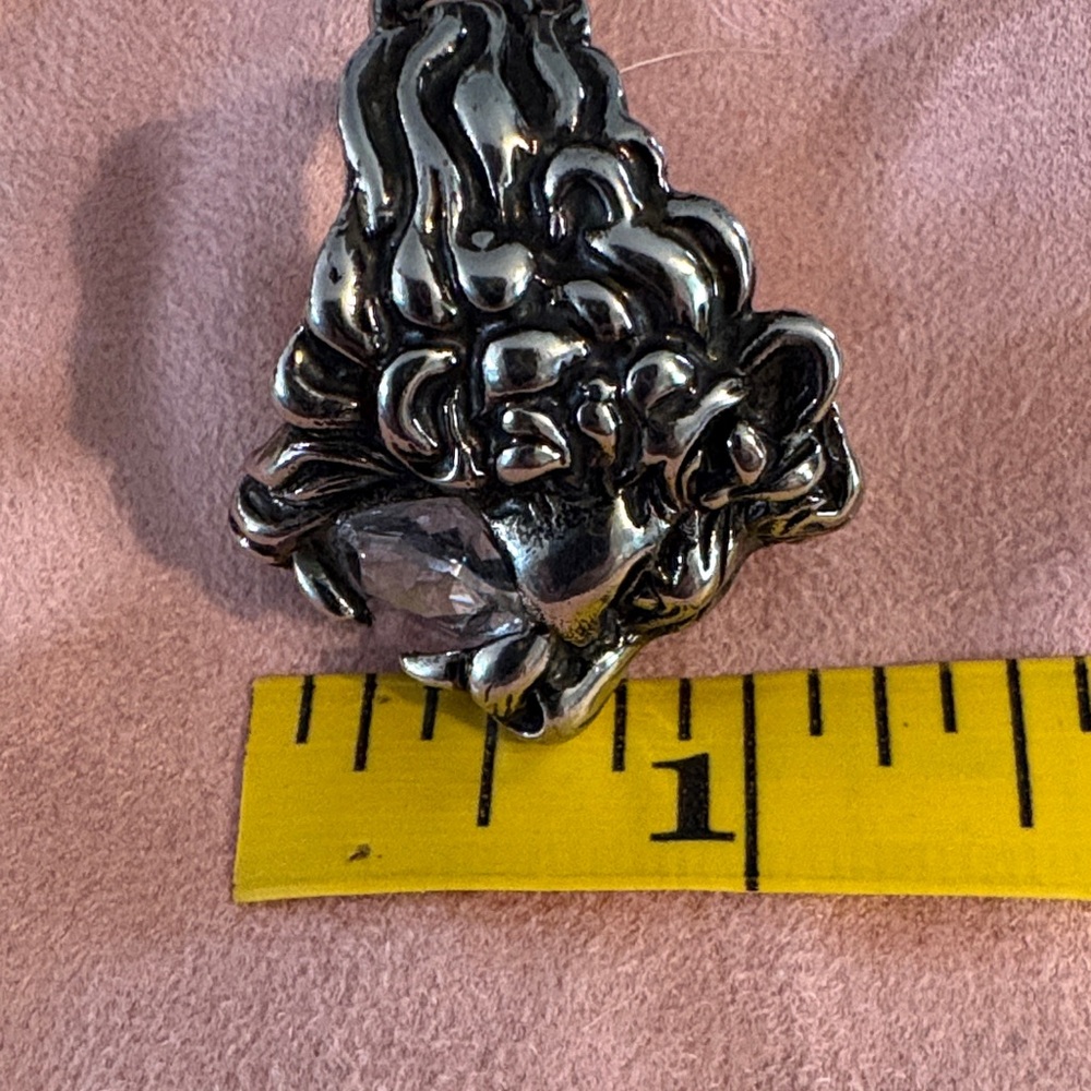 Gucci Silver-Tone Lion Head Ring with Clear Crystal - Picture 9 of 10